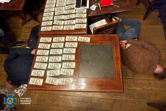 Пропонували полковнику Служби безпеки 1 млн доларів хабаря - СБУ затримала ділків