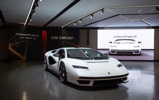 Lamborghini возродила легендарный суперкар Countach 