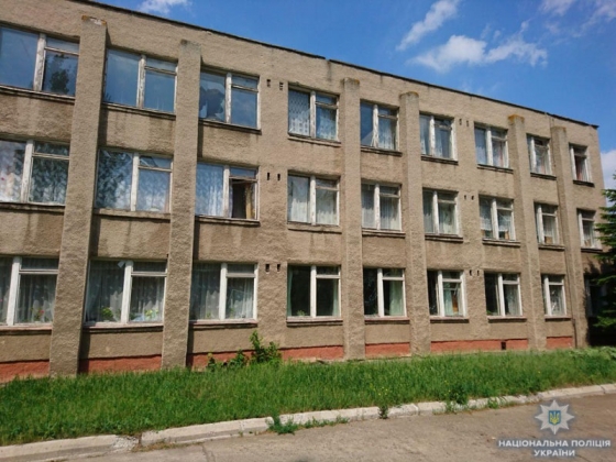 Боевики обстреляли школу в Донецкой области 