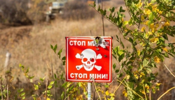 Під час польових робіт на Херсонщині на російській вибухівці підірвався тракторист