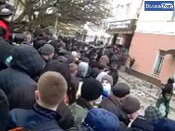 Луцкая милиция перешла на сторону народа. Протестующим выдали дубинки и шлемы, - Волынь.Пост