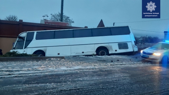 В Донецкой области в кювет съехал рейсовый междугородний автобус 