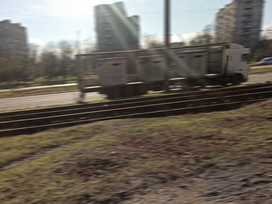 Через окупований Маріуполь російські військові везуть бетонні ДОТи у бік Запорізької області, - Андрющенко 