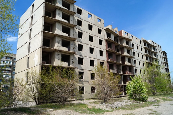Власти Краматорска выиграли суд, позволяющий убрать недостроенную многоэтажку