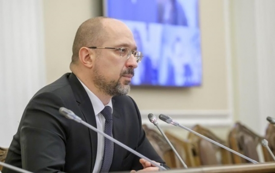 За кордоном залишається до семи мільйонів українців - Шмигаль