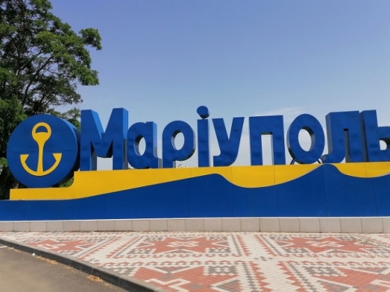 Оккупанты деукраинизируют стелу с надписью &quot;Мариуполь&quot;