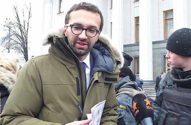 Скандал в Раде: куртки президентов на слугах народа