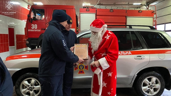 У Краматорську благодійники вручили рятувальникам ключі від оперативно-рятувального автомобіля