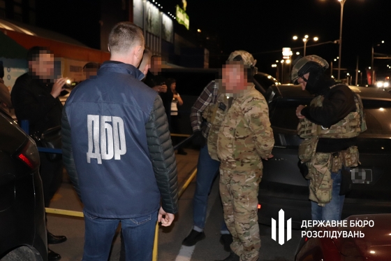 Вимагав 600 тис. грн за нарахування бойових виплат підлеглим: У Дніпрі затримали військовослужбовця