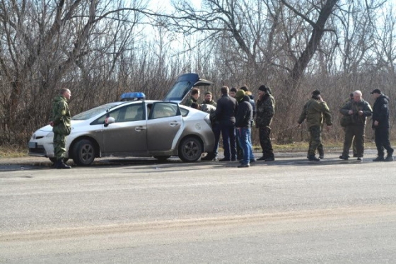 На трассе между Краматорском и Славянском произошёл вооруженный конфликт между полицией и людьми в военной форме (фото) (дополнено)