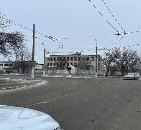 Внаслідок ворожого обстрілу в Краматорську пошкоджено адміністративну будівлю