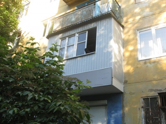 За добу дві жінки в одному будинку скоїли суїцид, вистрибнувши з вікон власних осель 