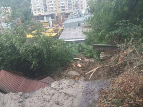 В центре столицы произошел оползень