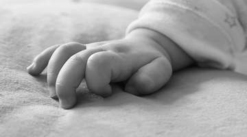 Зеленский: В Мариуполе от обезвоживания умер ребенок 