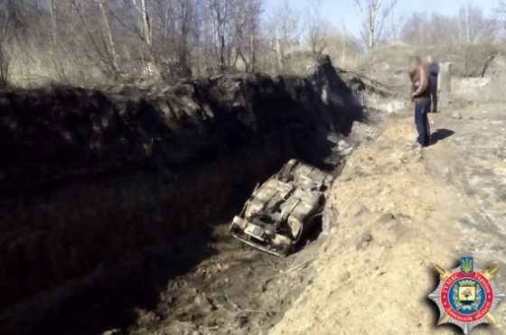 Жители Славянска угнали «ВАЗ-2106», разобрали его и подожгли кузов