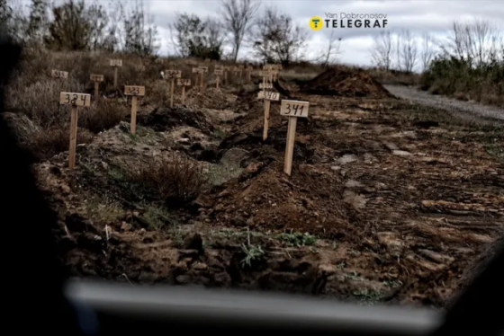 Відомий фотограф опублікував світлини з нумерованими могилами у Краматорську. Розповідаємо, що це за могили