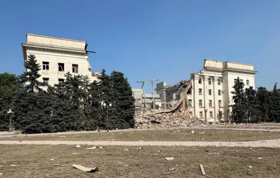 Зеленський про авіаудари по Херсону: Росія навмисно знищує мирне життя