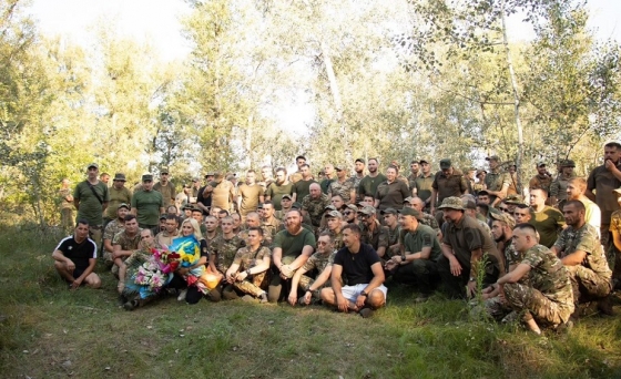 Українська співачка Ірина Федишин зустрілася з гвардійцями у Краматорському районі на галявині серед лісу
