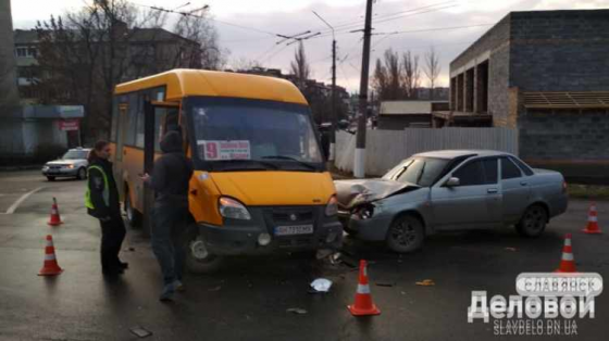 Не пропустил маршрутку. В Славянске в аварии травмированы люди