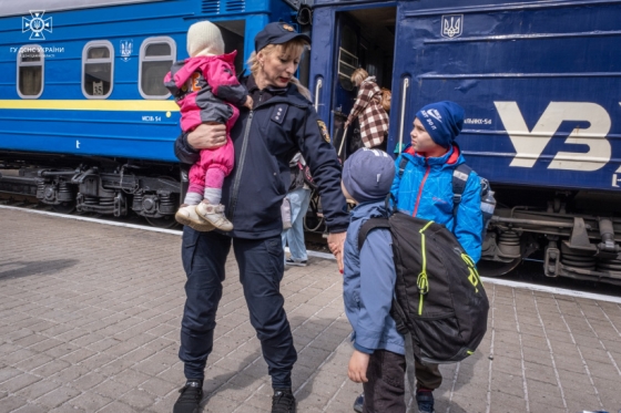ДСНС надає допомогу в евакуації цивільних мешканців Донеччини