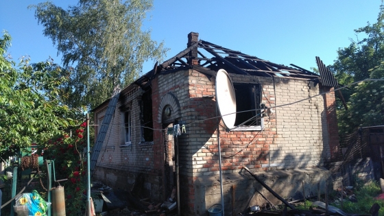 В Славянске горел частный дом: пострадала молодая женщина