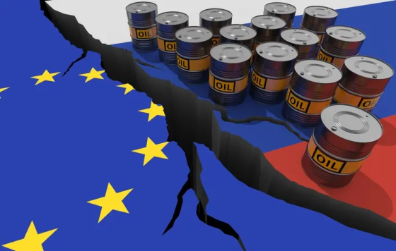 ЄС відмовився від плану зниження граничної ціни на російську нафту до $45 — Bloomberg
