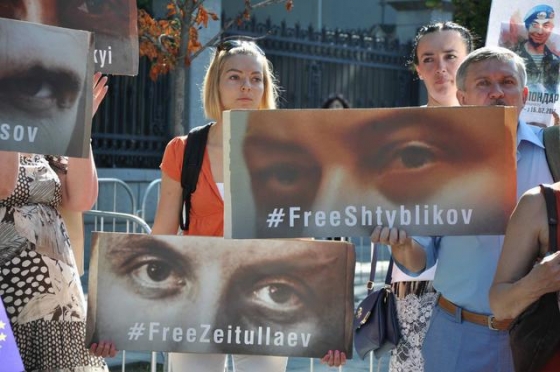 Родственники украинских заложников Кремля пикетируют саммит Украина-ЕС с требованием усилить работу по освобождению пленных (видео)