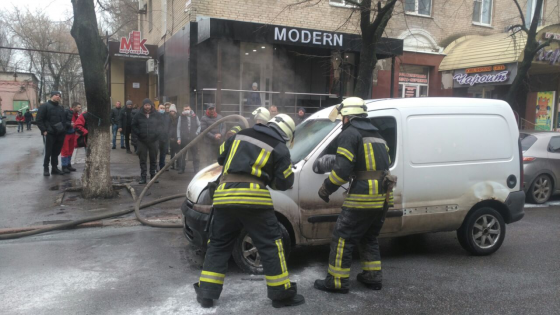 В центре Славянска загорелся автомобиль 
