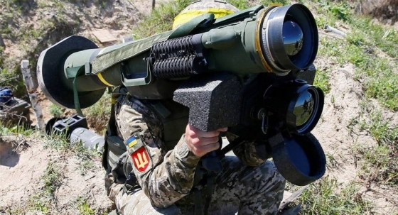 Країни НАТО обговорюють поставки важчої зброї Україні