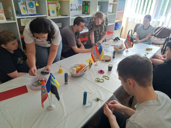 «Свічкова симфонія: гармонія кольору та світла» – майстер-клас для дітей з інвалідністю з Донеччини