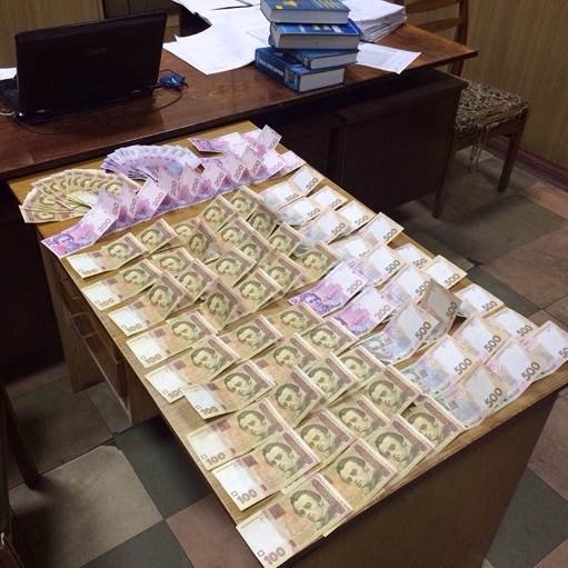 В Северодонецке у милиционера-взяточника нашли оружие и наркотики