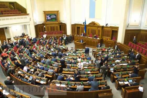 Рада приняла законопроект о повышении минималки до 5 тыс. грн с 1 сентября 