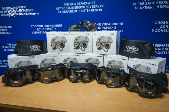 Рятувальники Донеччини отримали від благодійників захисне спорядження