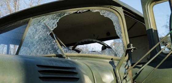 Боевики в мирном селении атаковали ракетой военный автомобиль