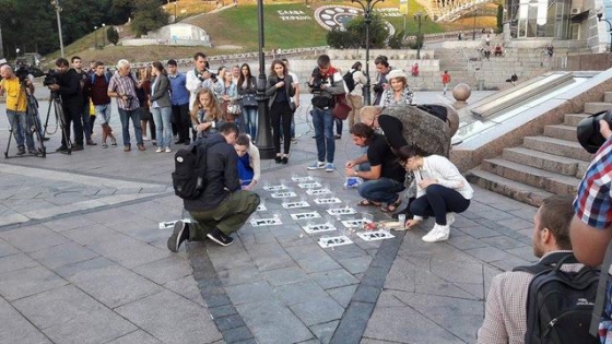 Акция памяти журналиста Георгия Гонгадзе проходит в центре Киева