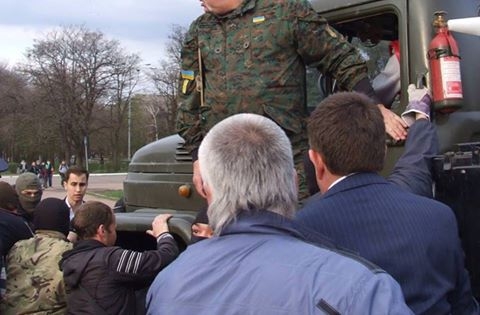 Заместитель городского головы Славянска Секирож пытался блокировать снос памятника Ленину в Краматорске