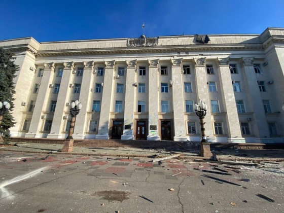 Рашисти обстріляли будівлю Херсонської ОВА