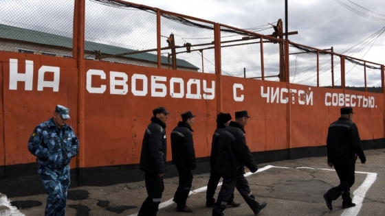 Через дефіцит кадрів російські компанії почали масово брати на роботу зеків