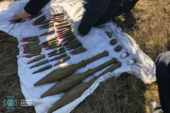 На Донбассе СБУ во время контрдиверсионных учений обнаружила схрон с оружием 