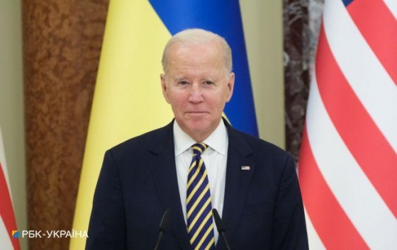 Це переломний момент. Байден у статті для WSJ закликав Конгрес допомогти Україні та Ізраїлю