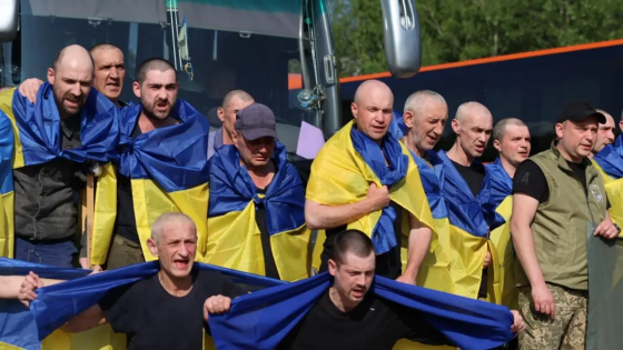 До України з російського полону повернули важкопоранених захисників — Зеленський