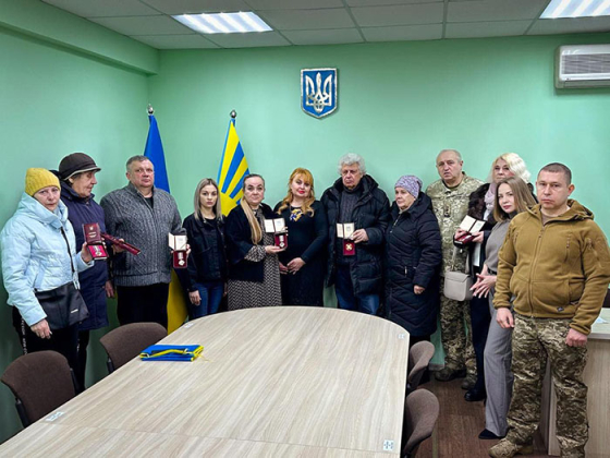 У Краматорську рідним загиблих захисників передано державні нагороди