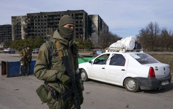 Росіяни звезли до Маріуполя 5 тисяч військових. Експерт назвав причину