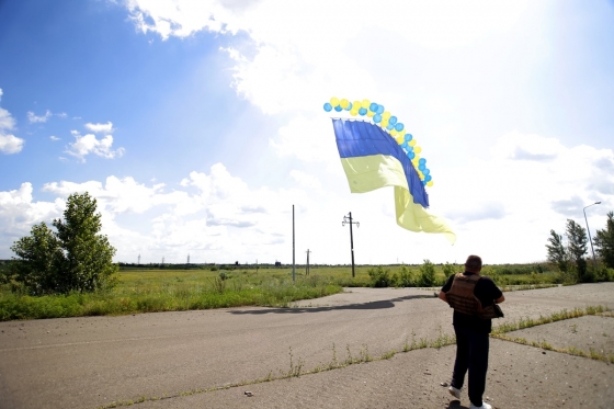 Военные запустили в сторону Донецка украинский флаг