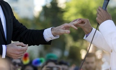 Парламент Финляндии узаконил однополые браки &quot;отныне и навсегда&quot;