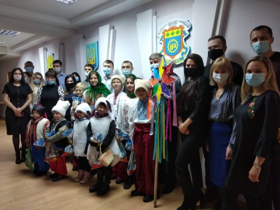 Накануне Рождества Христова прокуратуру с песнями и колядками посетили дети