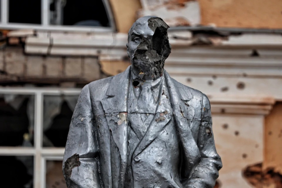Пам’ятник Леніну в Суджі пошкоджений, але стоїть на місці, - BBC (фото)