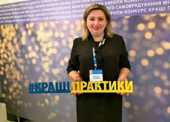 Посадовиця з бахмутського управління освіти розсипалася в подяках окупантам