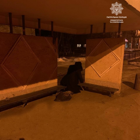 В Краматорске патрульные помогли бездомному, который мог умереть от холода