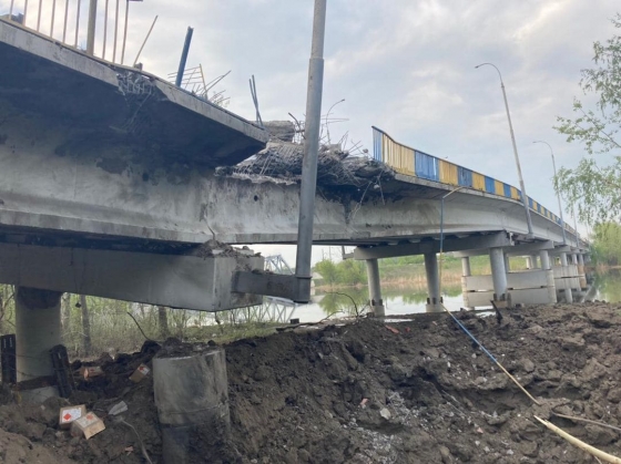 Ворожа армія вбиває мирних мешканців та руйнує мости і електропідстанції - на Донеччині не вщухають обстріли
